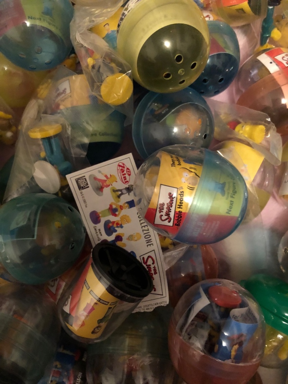 75 approximately SiMpSoNs vending machine toys - Picture 6 of 13